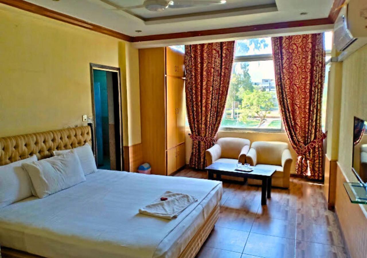 New Islamabad Hotel Bagian luar foto